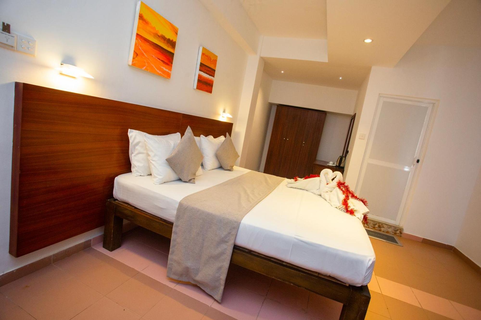Lucky Seven Hikkaduwa Hotel ภายนอก รูปภาพ