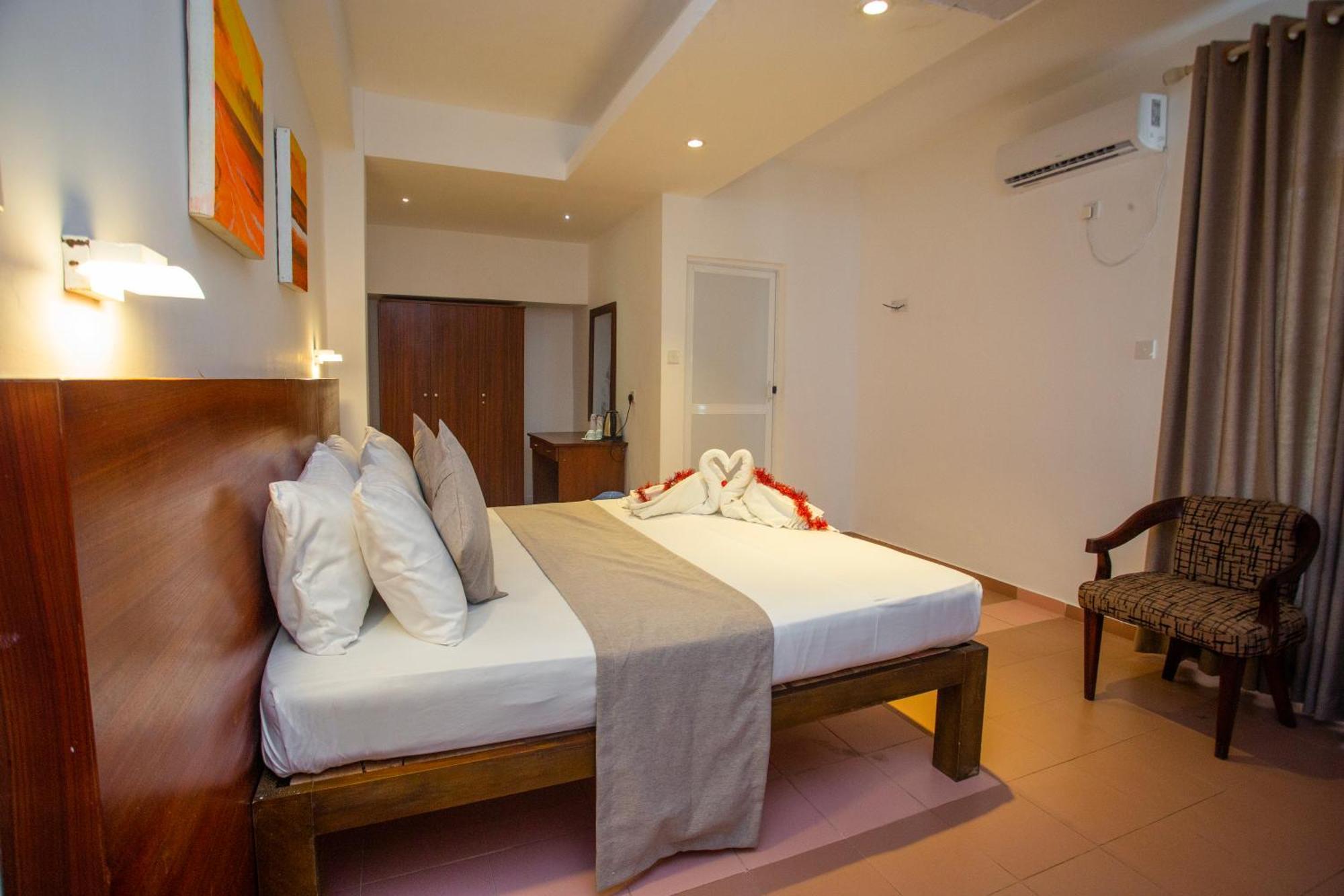 Lucky Seven Hikkaduwa Hotel ภายนอก รูปภาพ