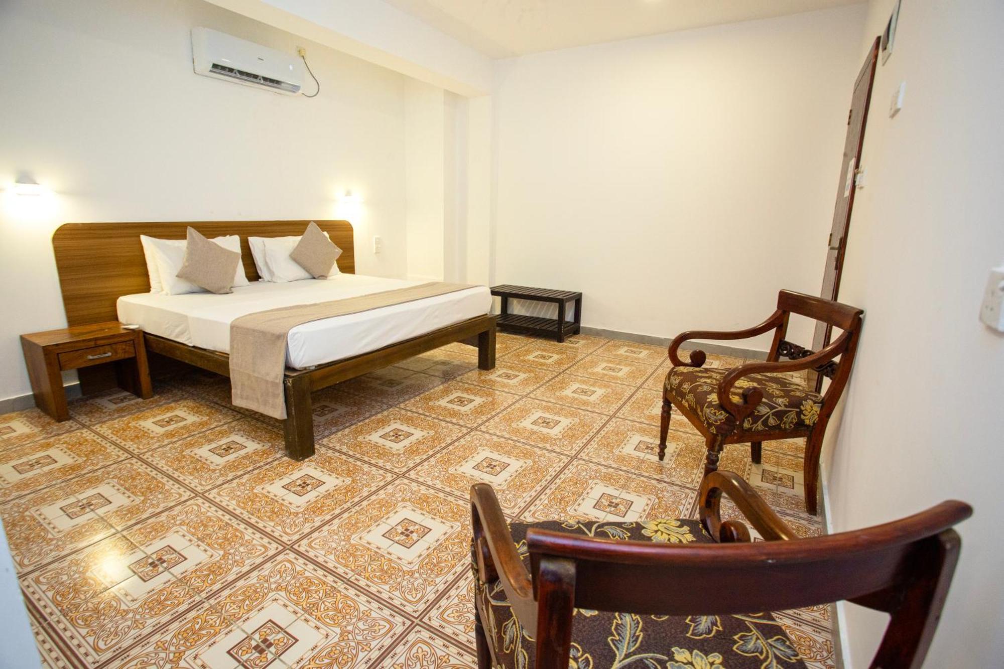 Lucky Seven Hikkaduwa Hotel ภายนอก รูปภาพ