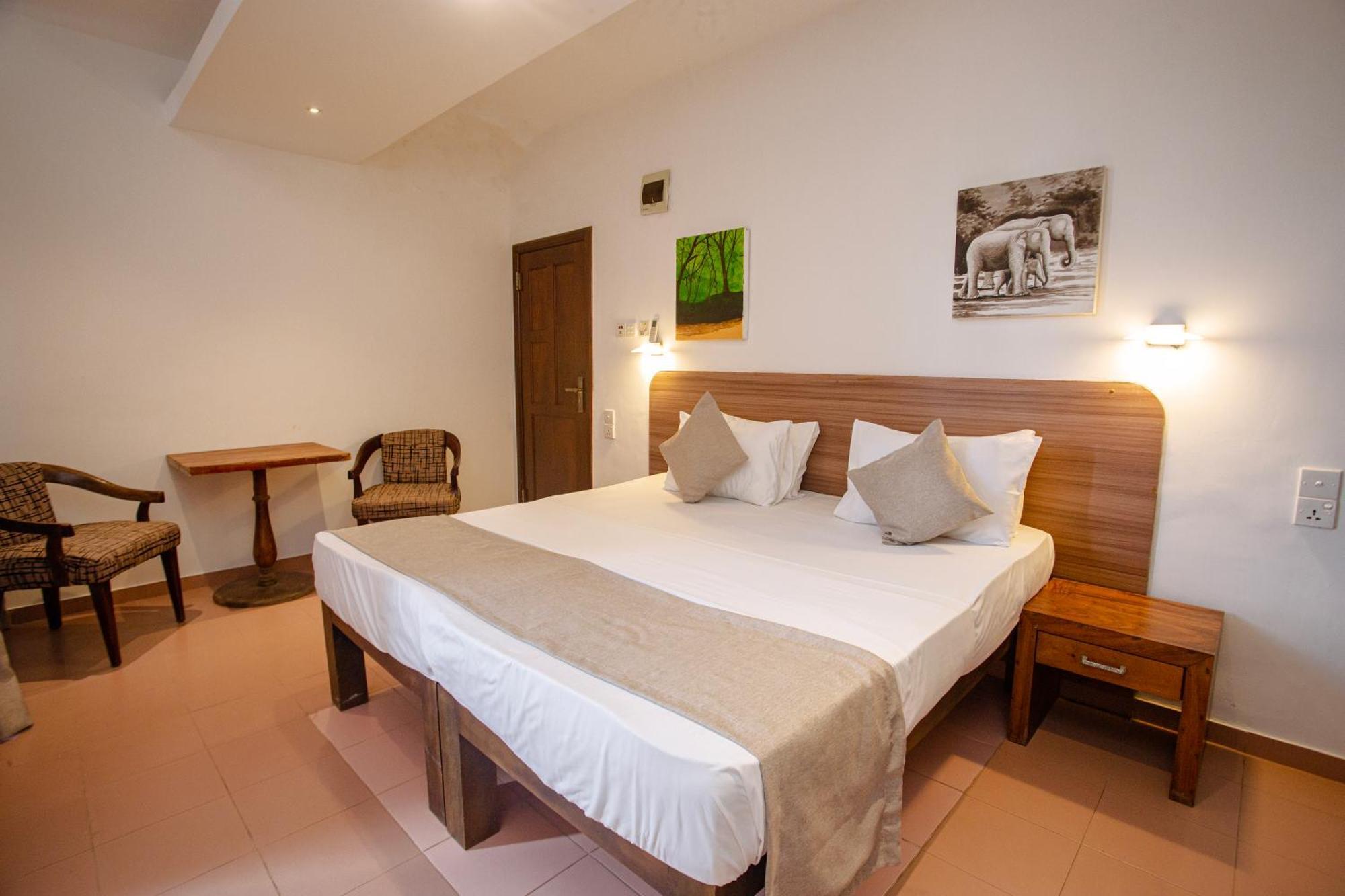 Lucky Seven Hikkaduwa Hotel ภายนอก รูปภาพ