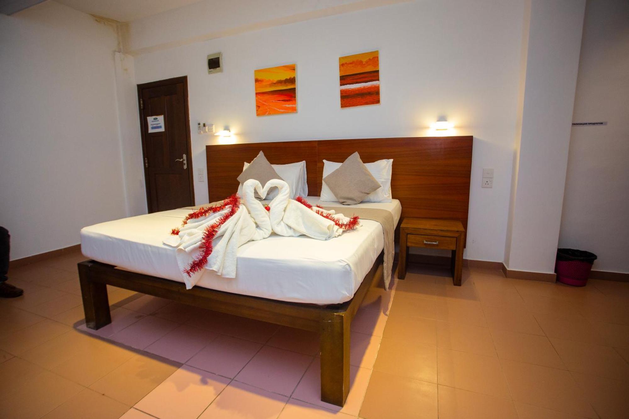 Lucky Seven Hikkaduwa Hotel ภายนอก รูปภาพ