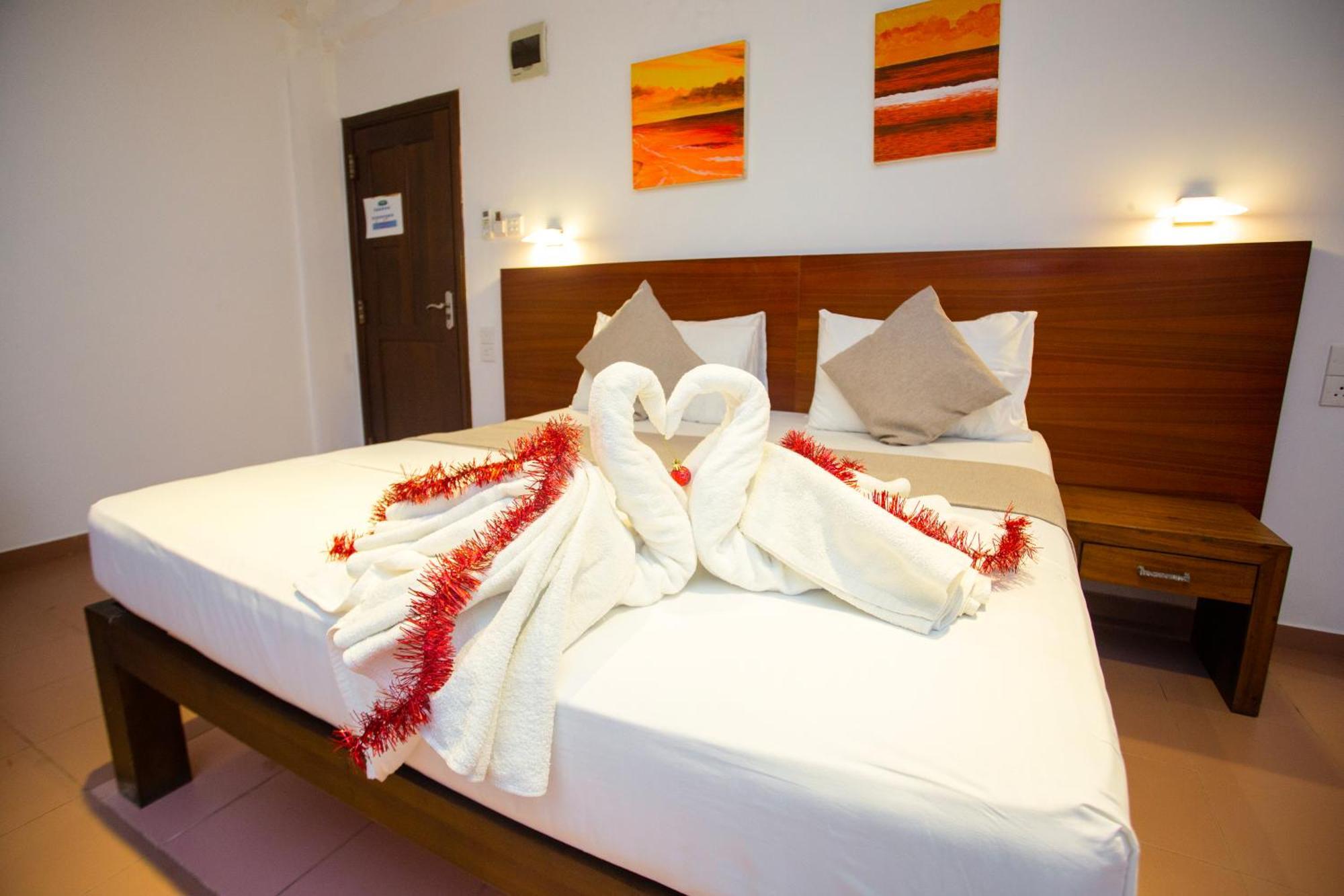 Lucky Seven Hikkaduwa Hotel ภายนอก รูปภาพ