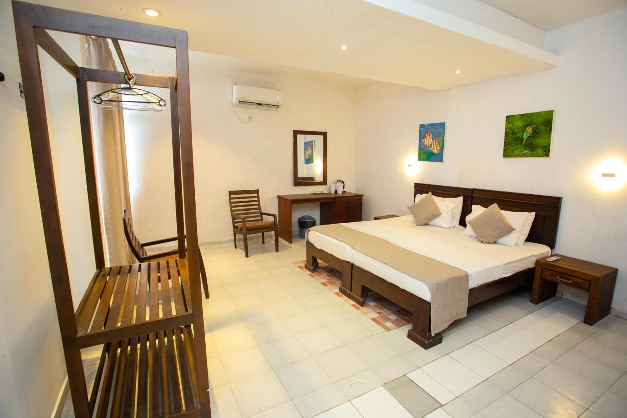 Lucky Seven Hikkaduwa Hotel ภายนอก รูปภาพ