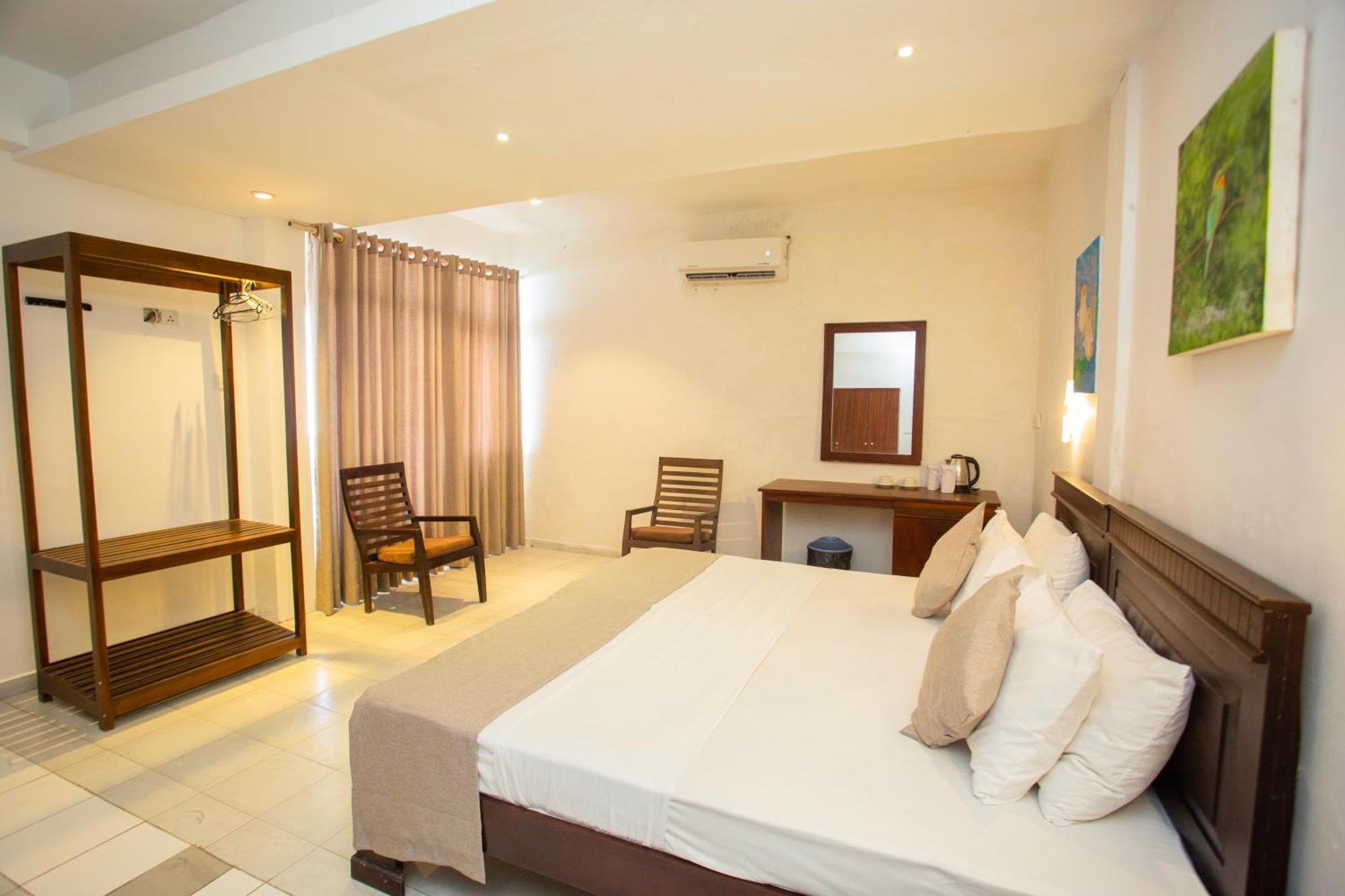 Lucky Seven Hikkaduwa Hotel ภายนอก รูปภาพ