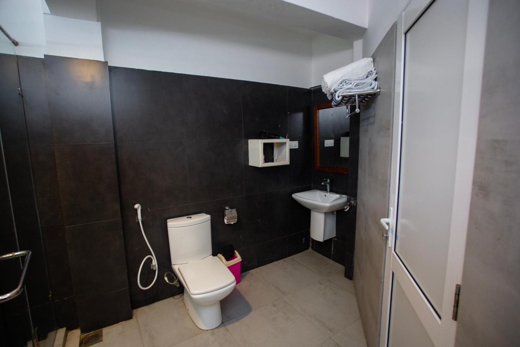 Lucky Seven Hikkaduwa Hotel ภายนอก รูปภาพ